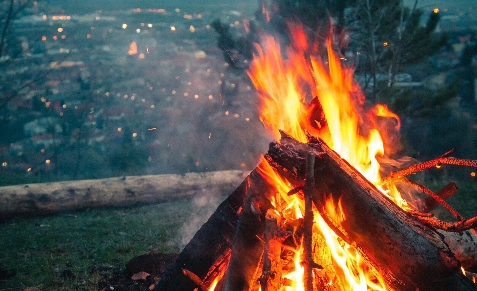 5 dicas de como acender uma fogueira