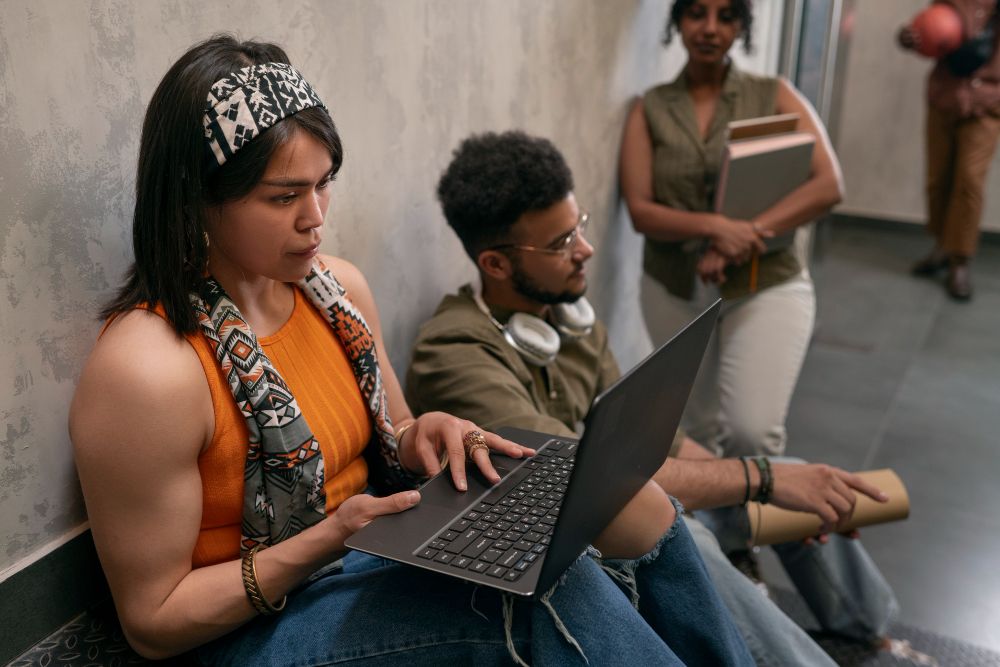 Veja os pontos positivos e negativos da tecnologia para a sociedade atual 2 Veja os pontos positivos e negativos da tecnologia para a sociedade atual,Desigualdade digital
