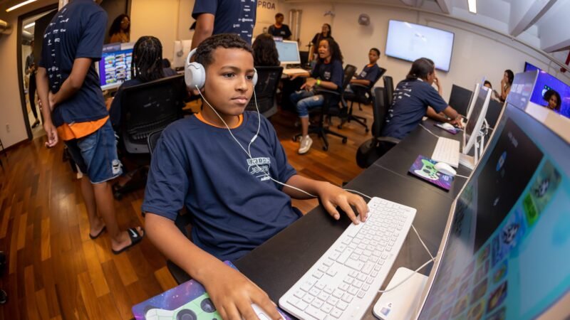 Curso gratuito ensina jovens a fazer games eletrônicos em SP e Osasco