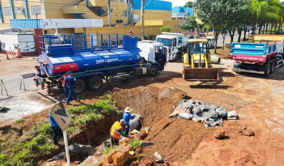 Melhorias no Tráfego: Rotatória em Três Lagoas, maquinario usado todo da prefeitura de três lagoas