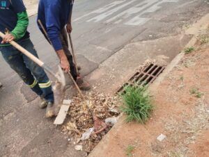 Prefeitura reforça importância do descarte correto de lixo para evitar entupimentos e alagamentos tr~es lagoas