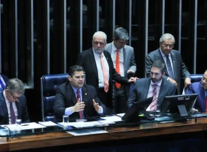 Senado aprova PEC que inclui guarda municipal na segurança pública - divulga oeste