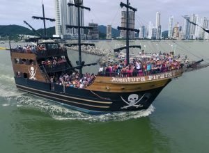 barco pirata balneário camboriú